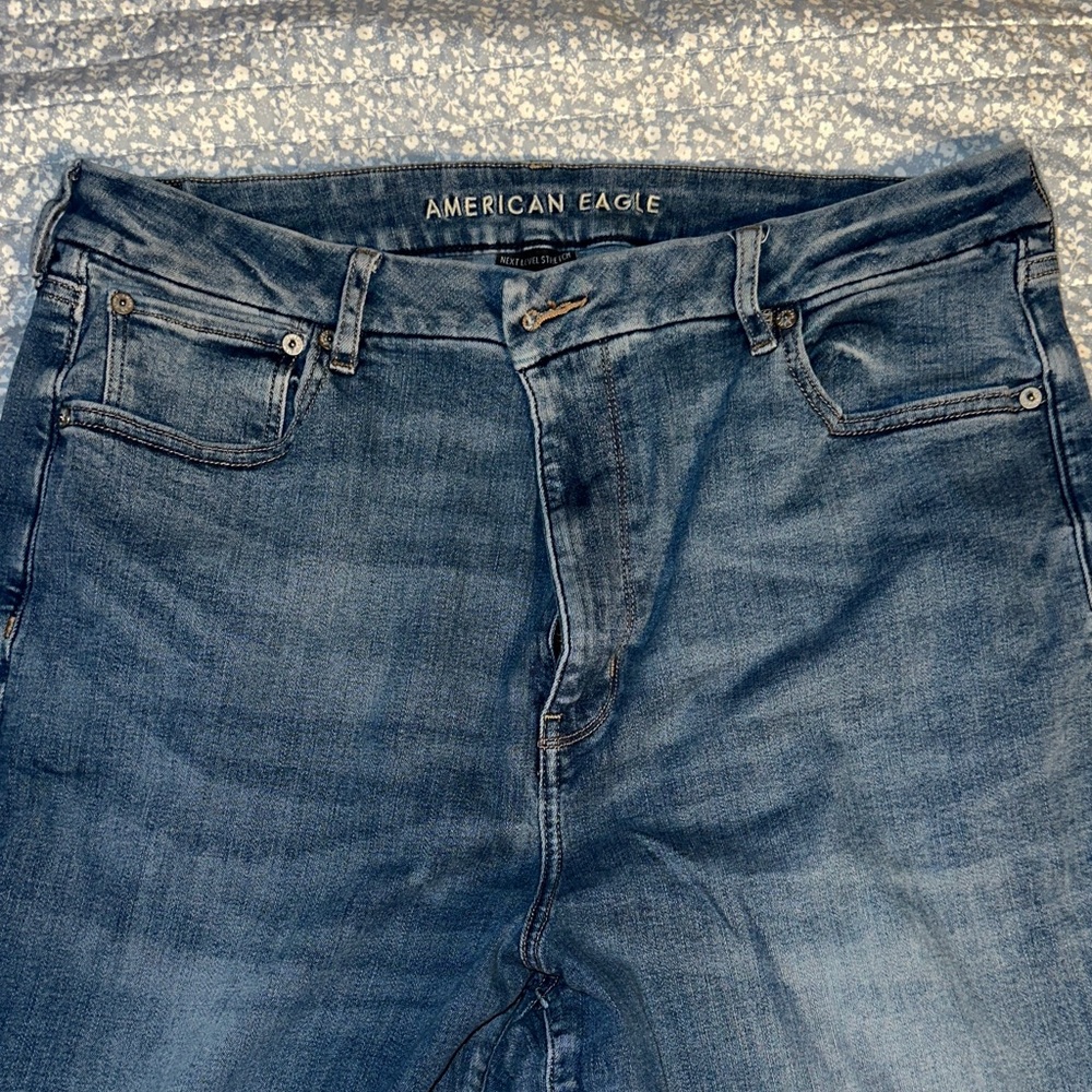 American Eagle Outfitters Women's Wide Leg Jeans in Medium Blue